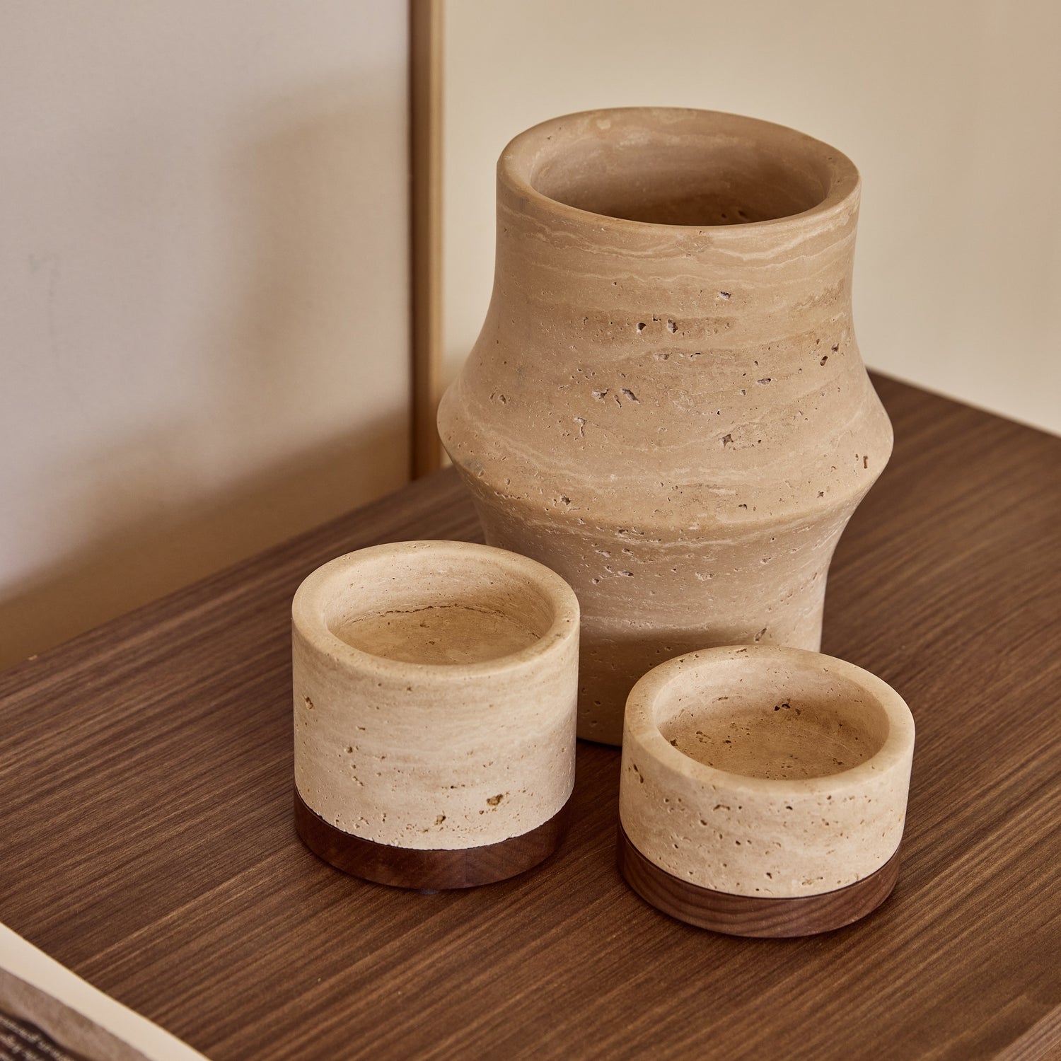 Travertine candle holder S Ø9.5x4cm including wooden plateau